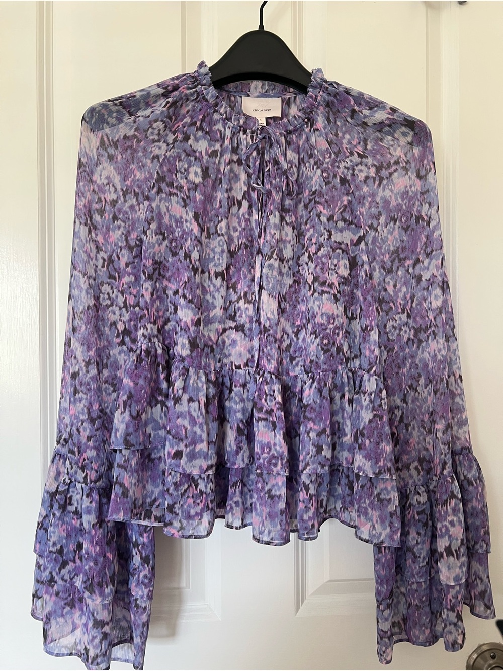 CINQ À SEPT  5A7 Painted Hydrangea Daiya Top NWT